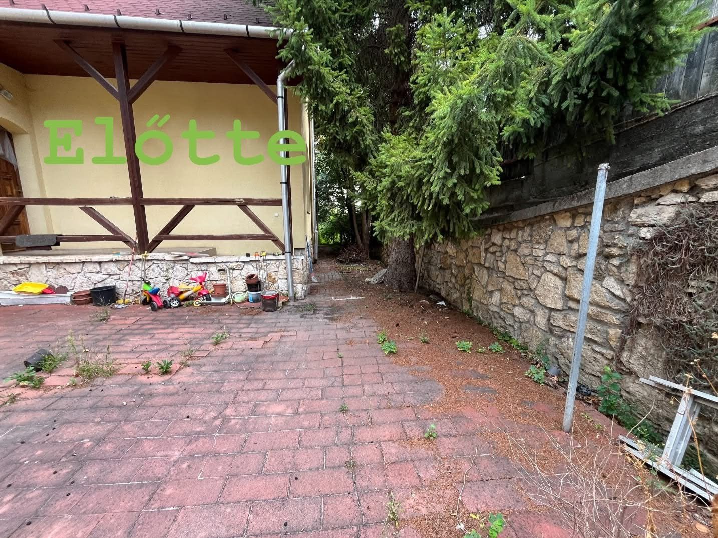Lépcső és udvar rendbetétel előtt